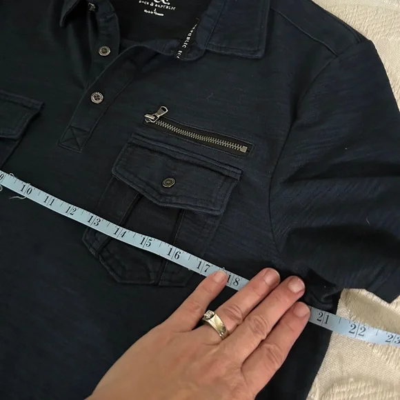 EUC size Large Men’s Rock & Republic navy polo shirt.Love the pockets & detail - Picture 8 of 8